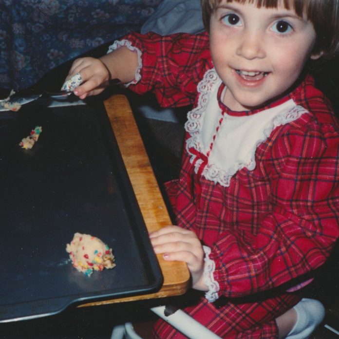 Sweet child making cookies