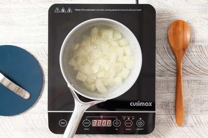 Boiling the potatoes