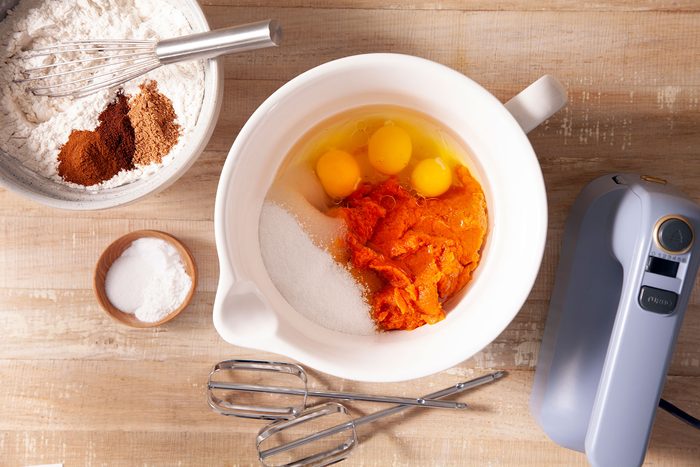 Mixing wet ingredients