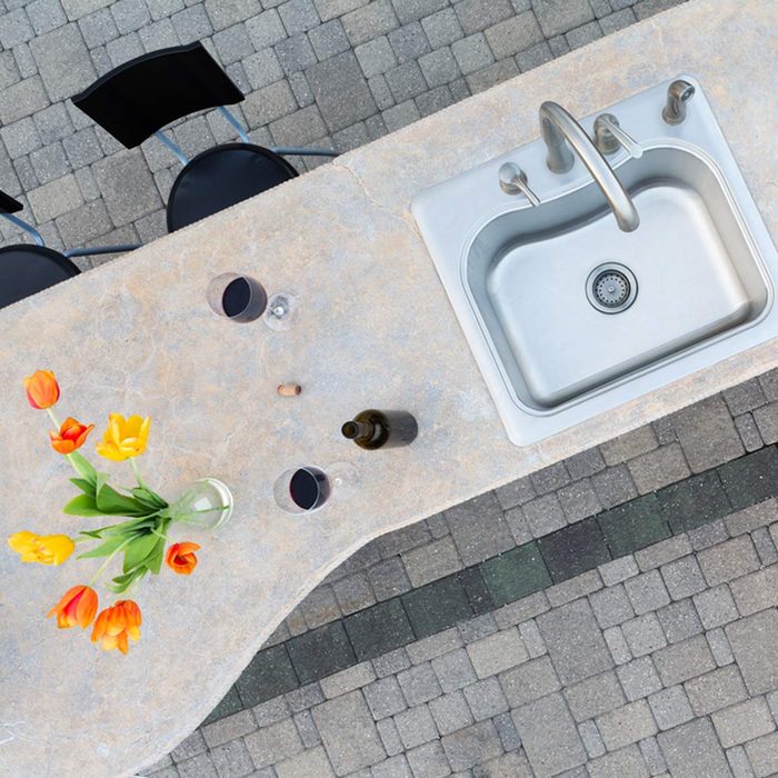 shutterstock_286107959 outdoor kitchen grill patio pavers concrete countertop