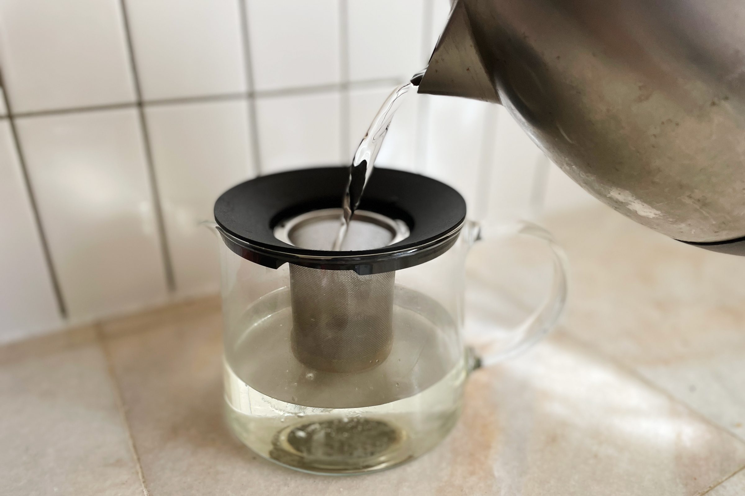 Boiling water for thai tea