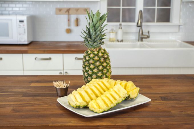 how to cut pineapple