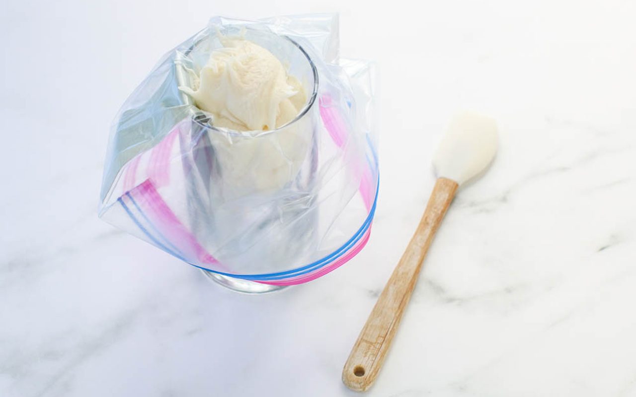 how to easily fill the bag with frosting