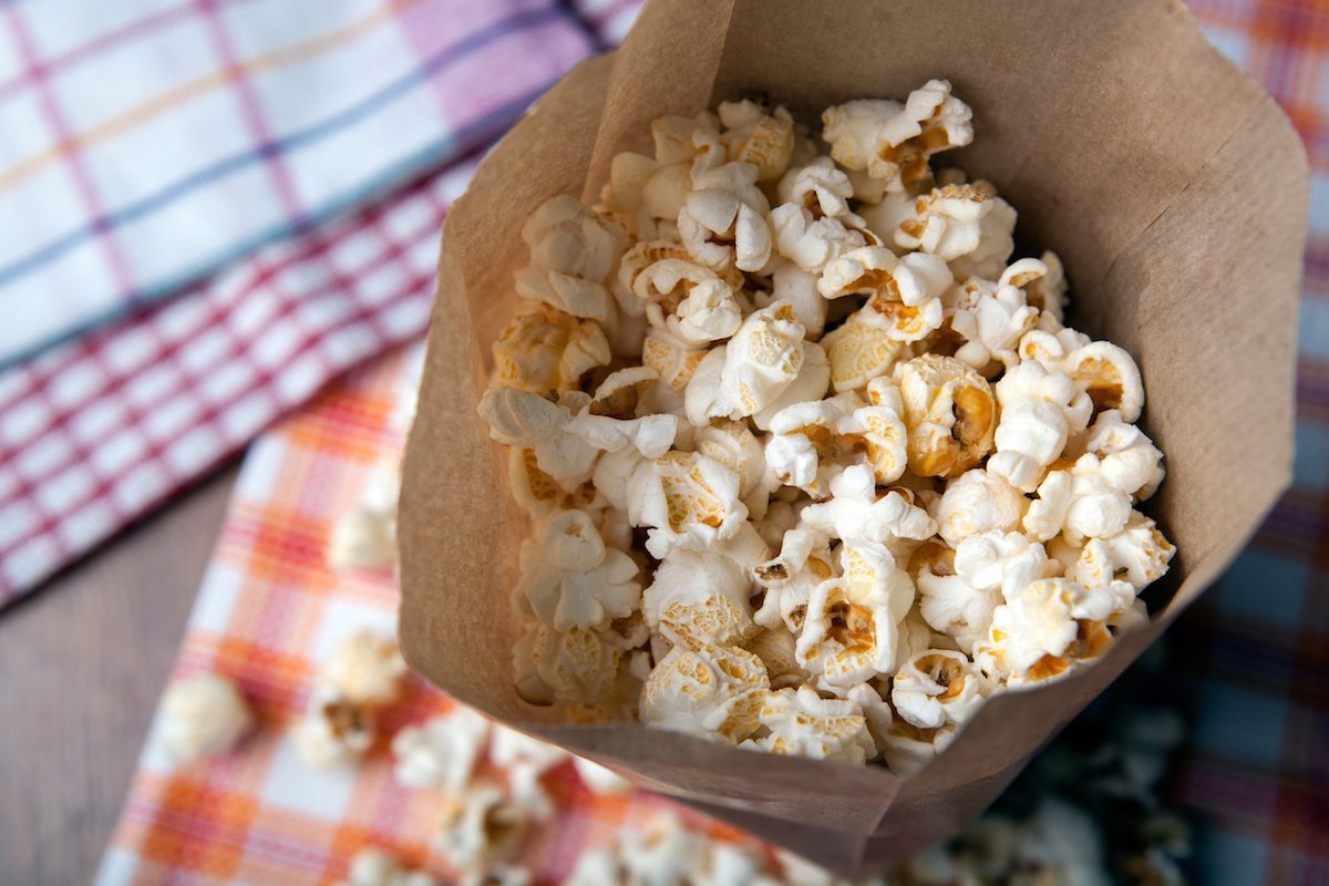 How to Make Paper Bag Popcorn, Step by Step