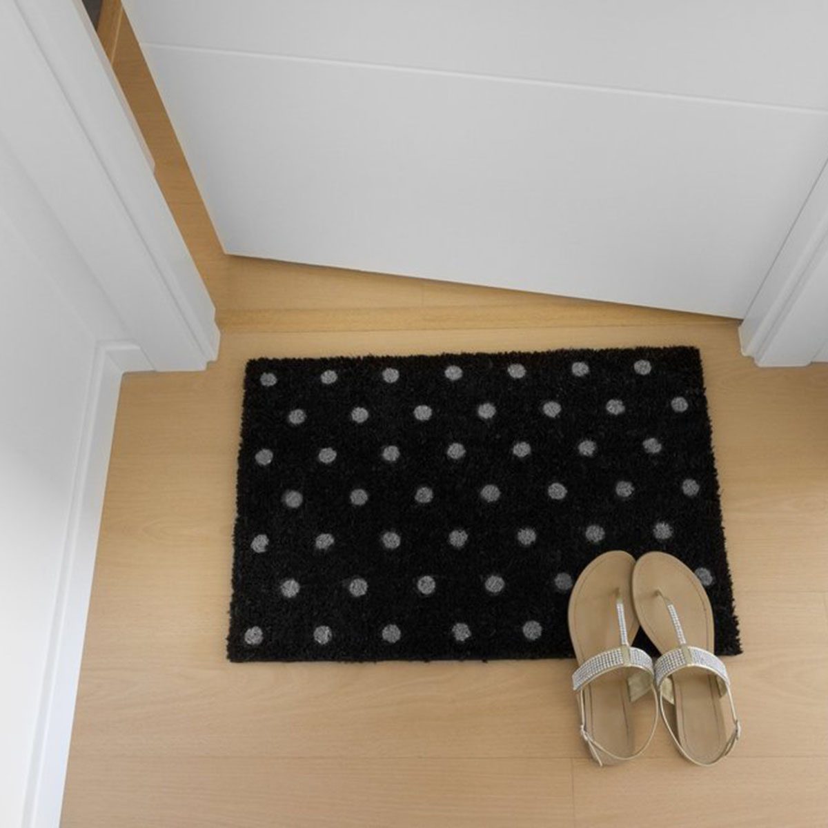 Welcome home doormat with open door