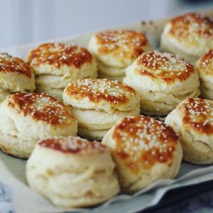 Pretzel wash biscuits