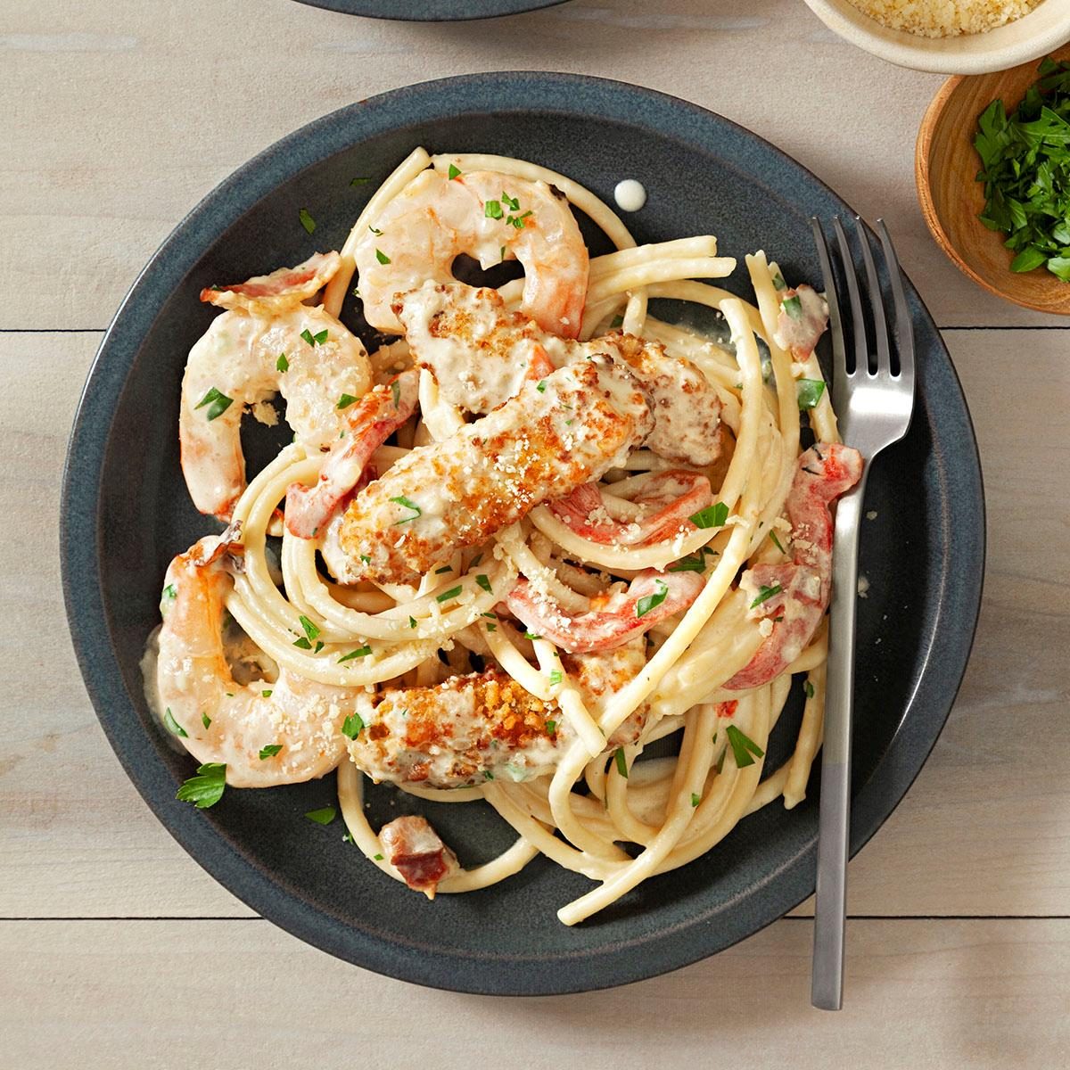 Copycat Olive Garden Chicken and Shrimp Carbonara