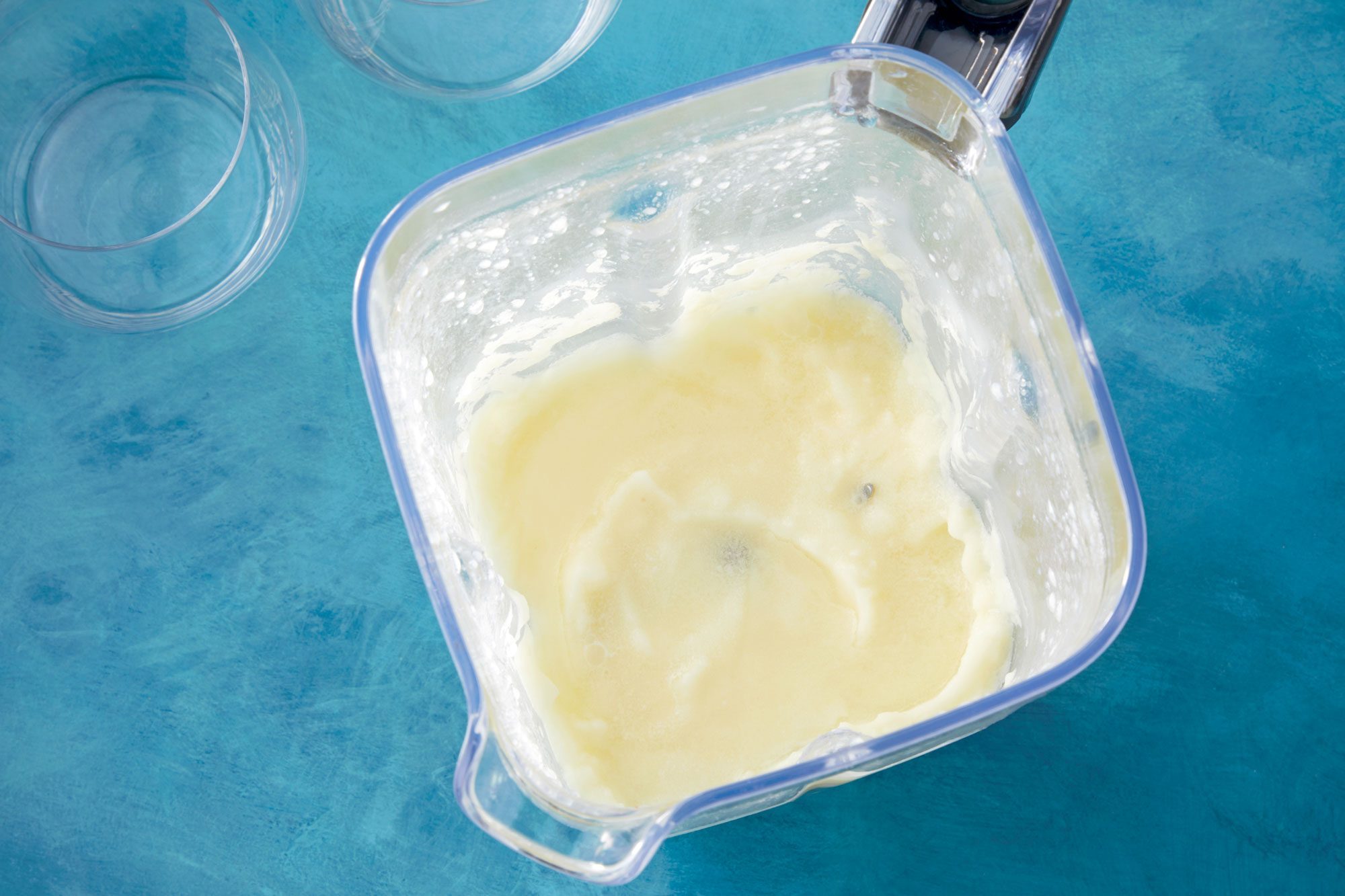 Smooth mixture and two empty glasses