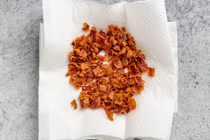 cooked bacon on a paper towel