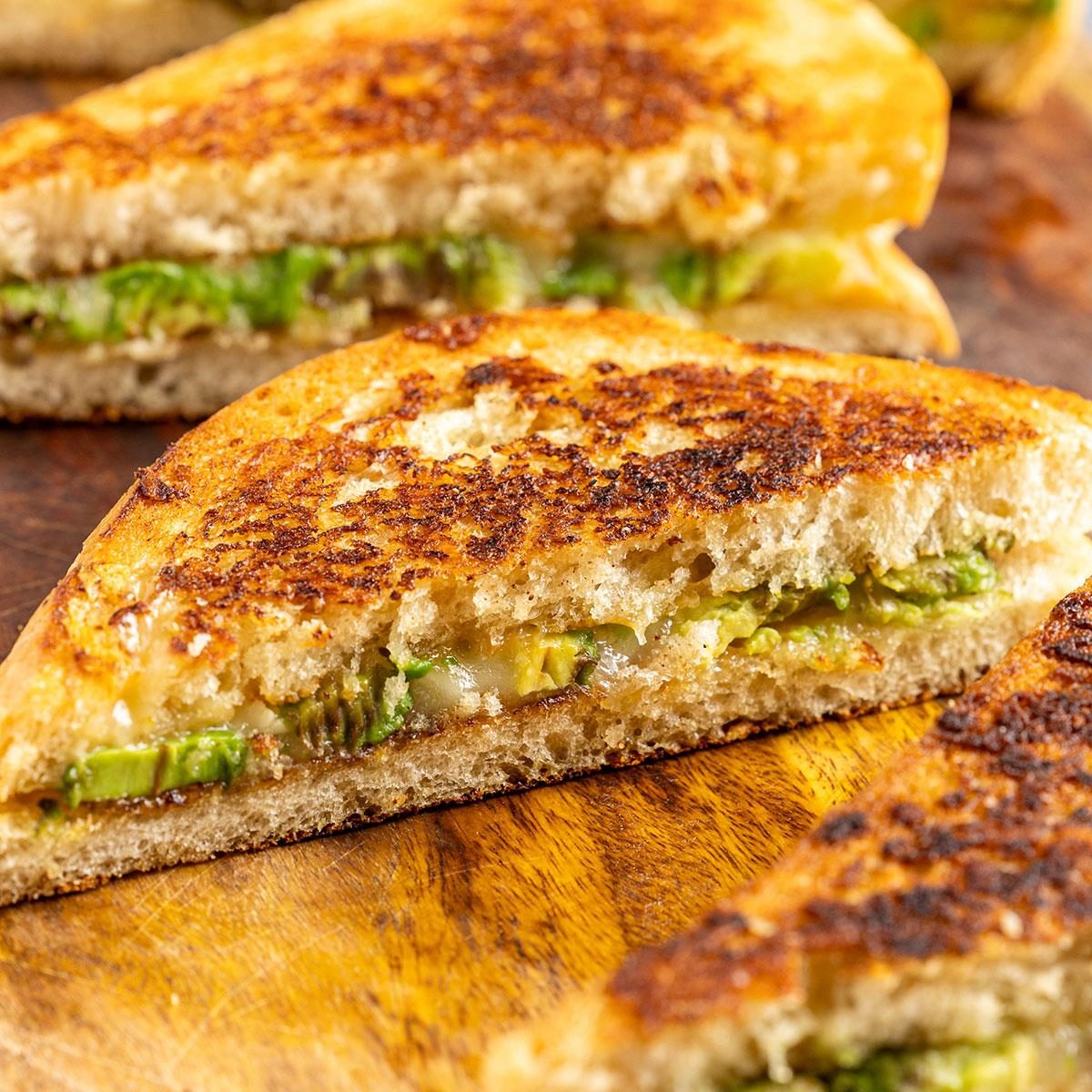 Grilled Cheese And Avocado Sandwich Exps Tohd24 229389 Erickleinberg 9