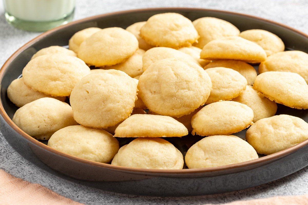 Meltaway Cookies on a plate