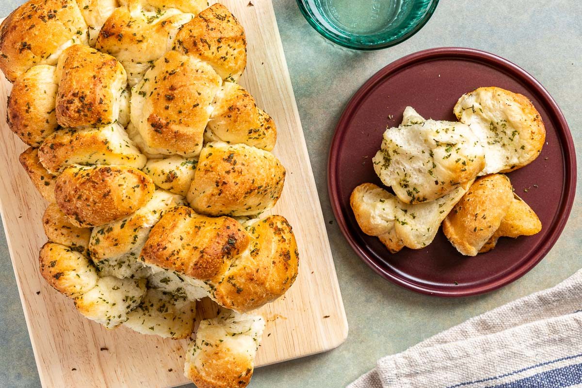 Taste of Home Pull Apart Garlic Bread photo of the finished recipe.