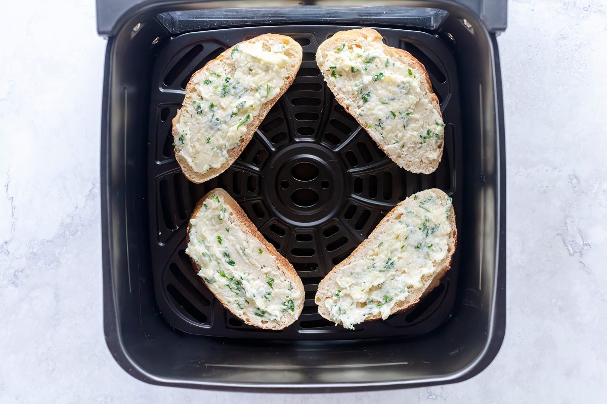 Air Fryer Garlic Bread Tohd24 267325 Jackiealpers 02