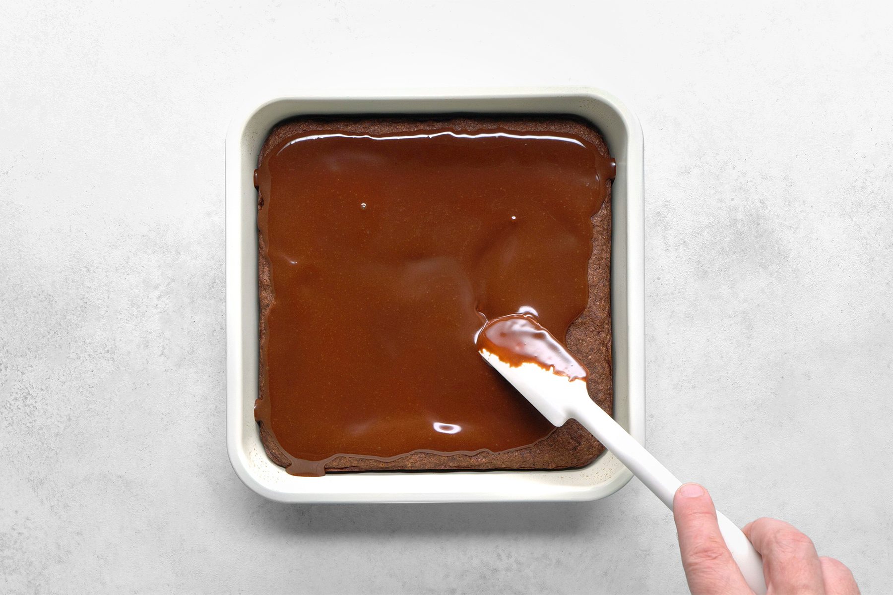 Pour glaze over brownies;