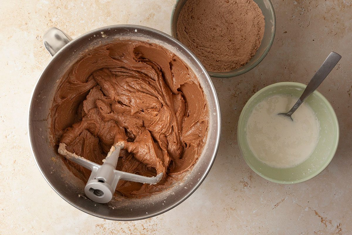  Mising flour, cocoa, baking soda and salt.