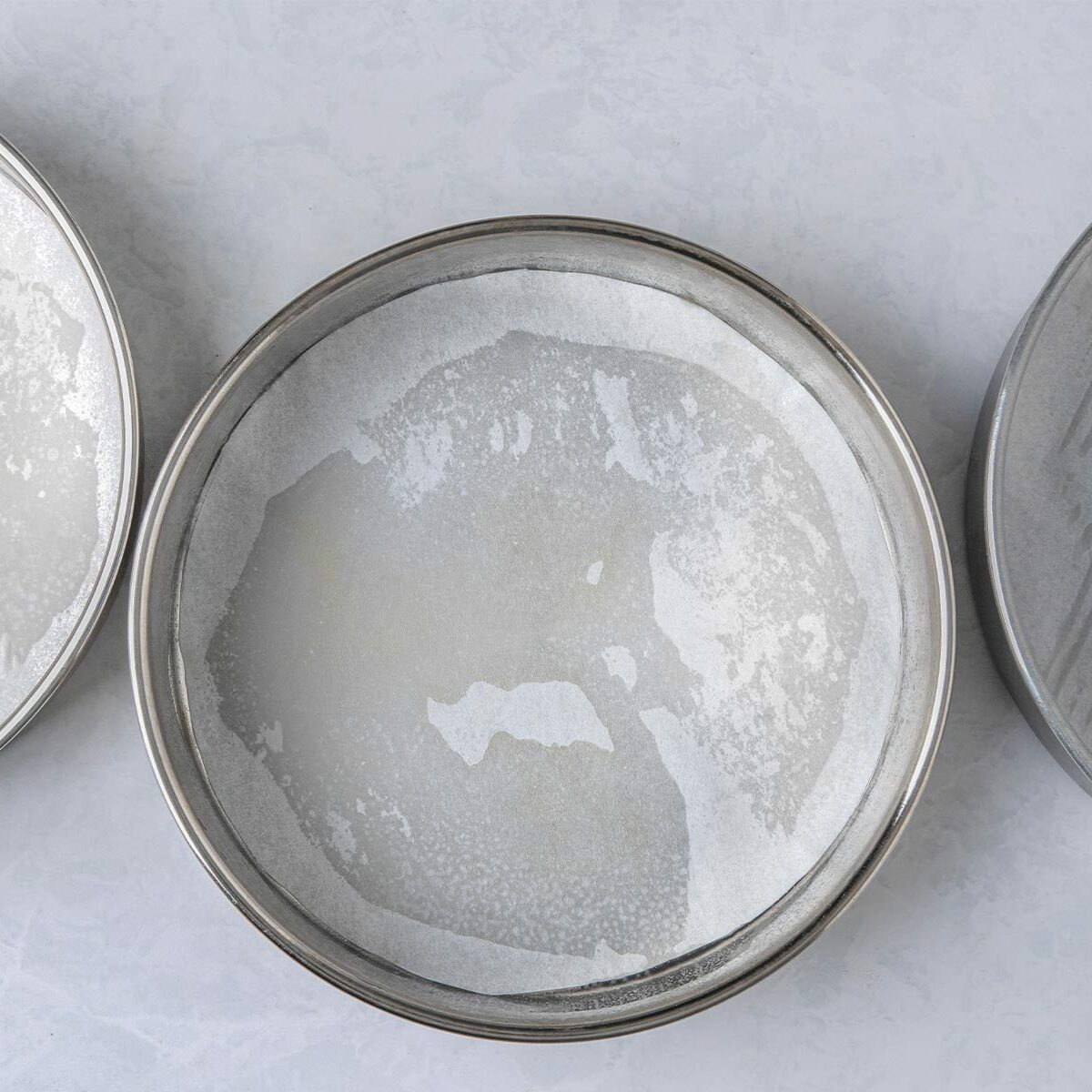 How to Properly Grease a Cake Pan