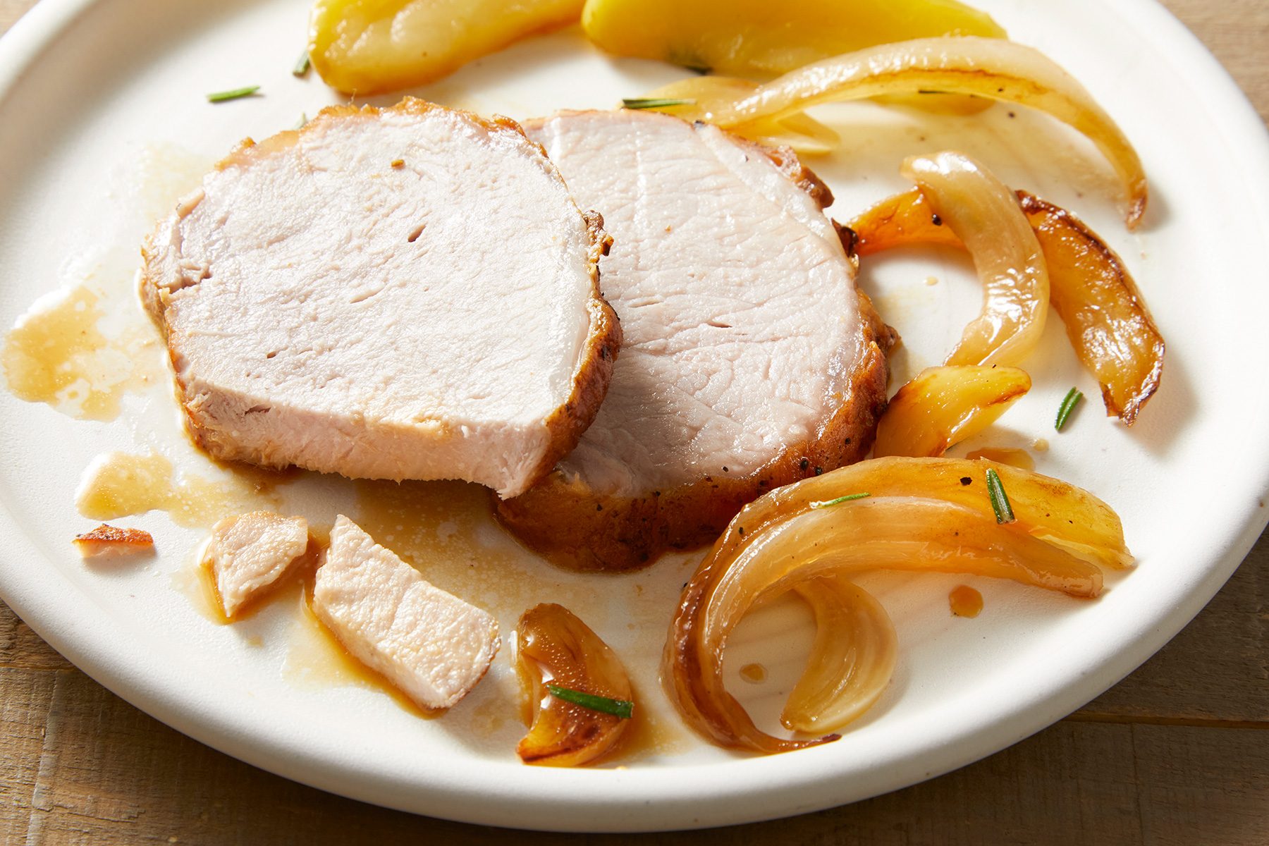 Pork Roast With Apples And Onions Ft25 41727 Jr 0401 3