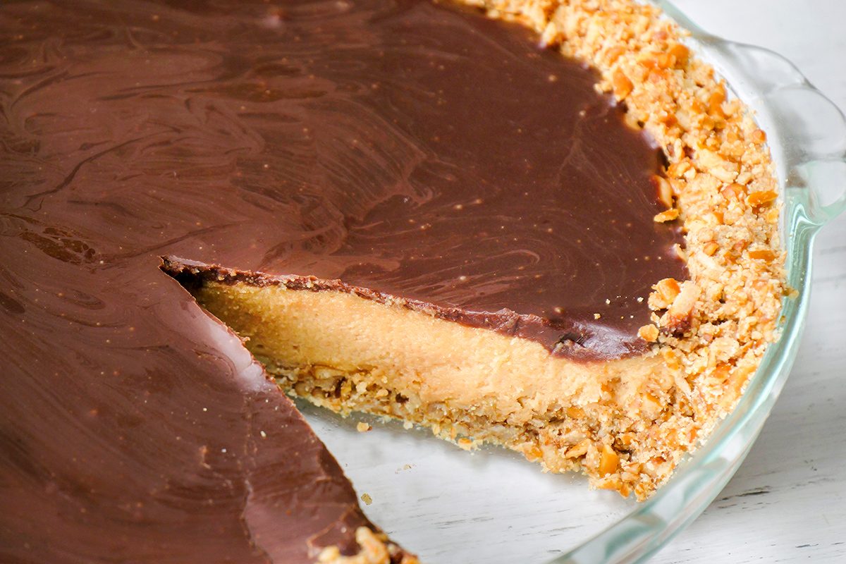 Easy Peanut Butter Pretzel Pie