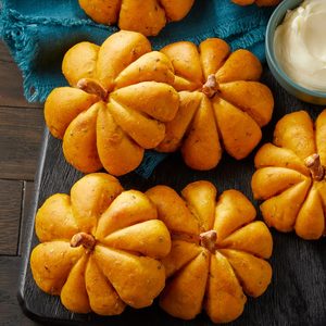 Pumpkin Shaped Rolls