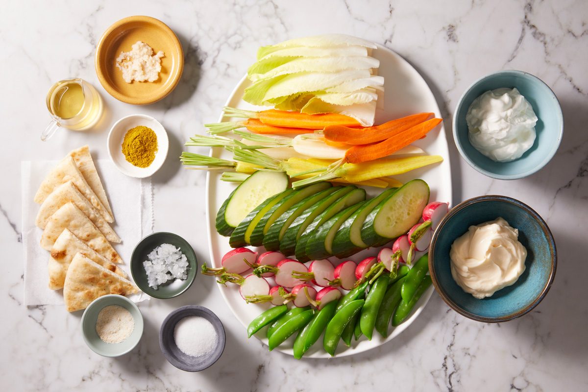 Sour cream Mayonnaise Sugar Prepared horseradish Grated onion Cider vinegar Curry powder Garlic salt Assorted fresh vegetables or potato chips
