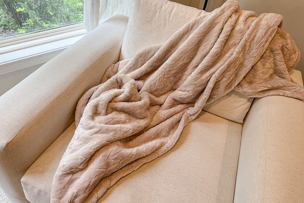 Toha25 Better Homes & Gardens Fleece Throw Mary Henn 02 Otedit