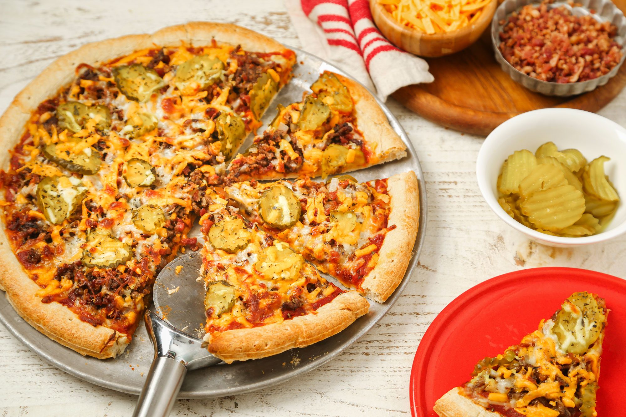 Bacon Cheeseburger Pizza Tohd25 9866 Jonathanmelendez 04