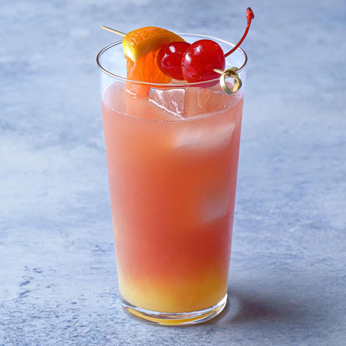 Glamorous Cocktails To Celebrate Your Showgirl Era Wood Sex On The Beach